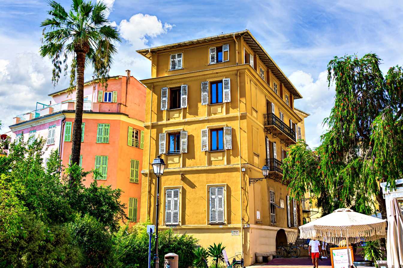 socca-de-nice-tout-savoir-sur-cette-crepe-de-pois-chiches-emblematique-2